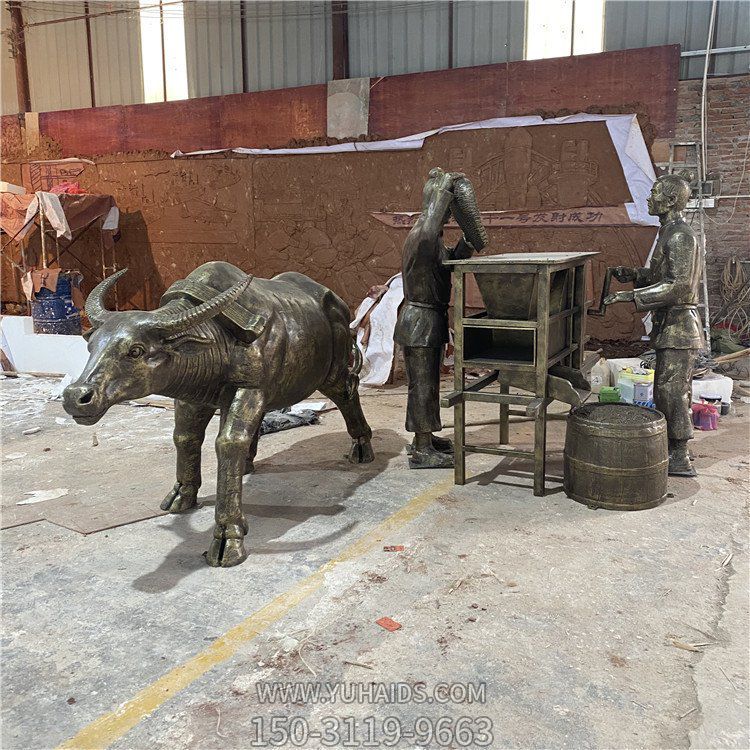 玻璃鋼仿銅人物、牛和風車雕塑