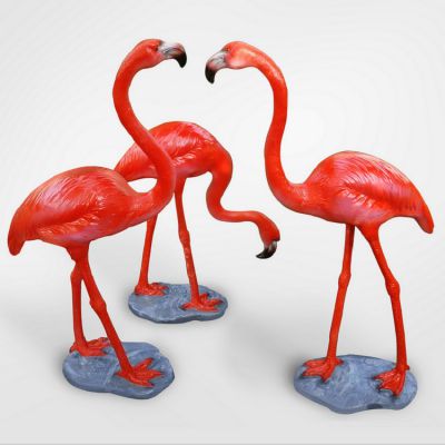 商場(chǎng)擺放姿態(tài)各異的玻璃鋼火烈鳥雕塑