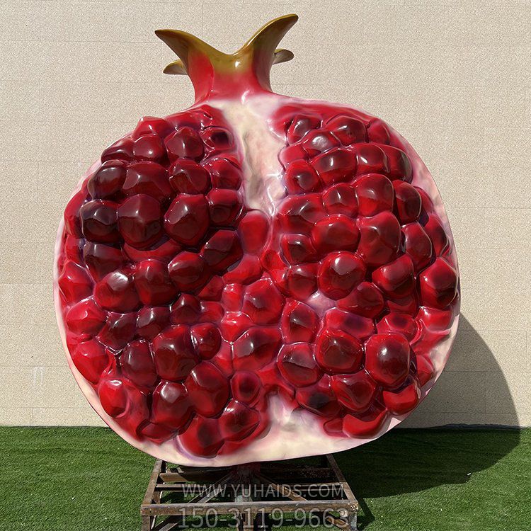 玻璃鋼仿真石榴雕塑，掰開(kāi)的半個(gè)石榴，紅彤彤的石榴籽非常多，寓意多子多福