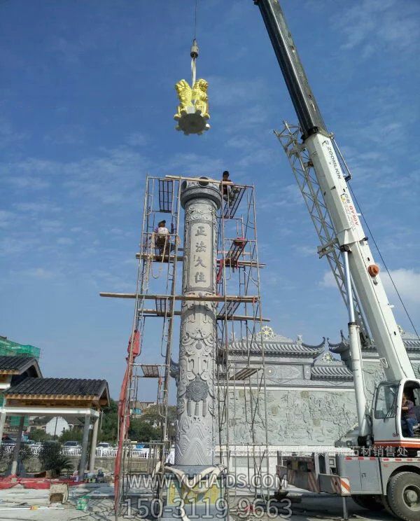 旅游小鎮(zhèn)廣場(chǎng)擺放華表飄帶浮雕畫(huà)雕塑