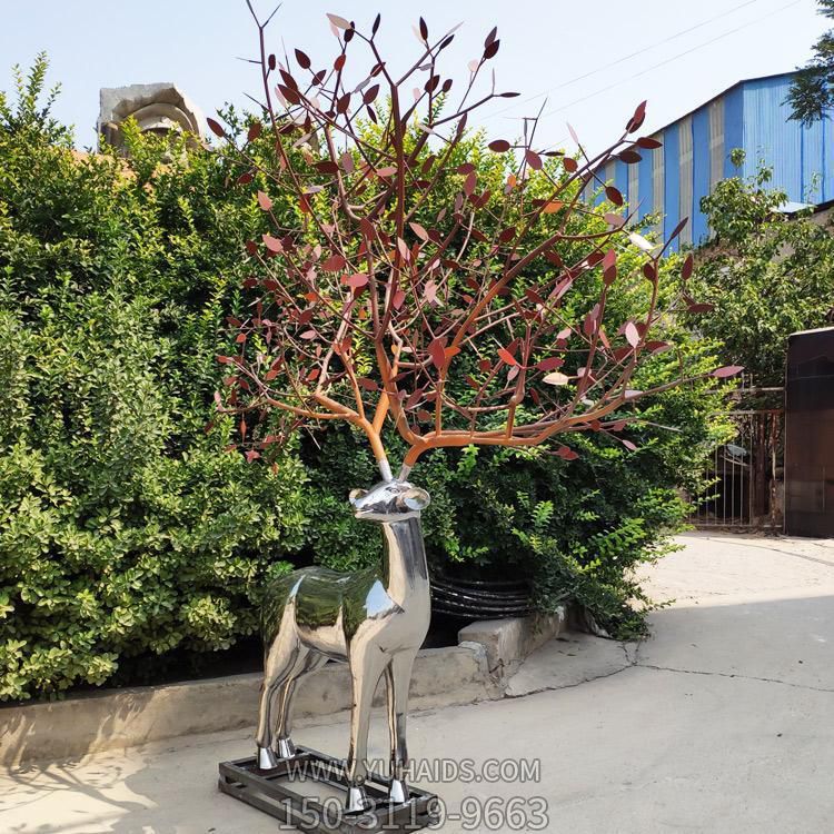 不銹鋼鹿，樹葉鹿，頭上的角就像一棵樹一樣雕塑