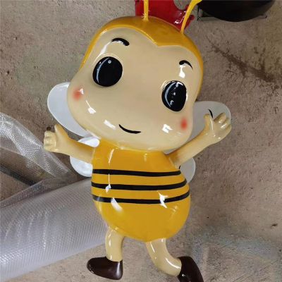商場(chǎng)步行街?jǐn)[放仿真可愛(ài)玻璃鋼蜜蜂雕塑