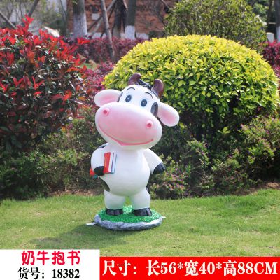 公園一只卡通拿書(shū)的玻璃鋼牛雕塑