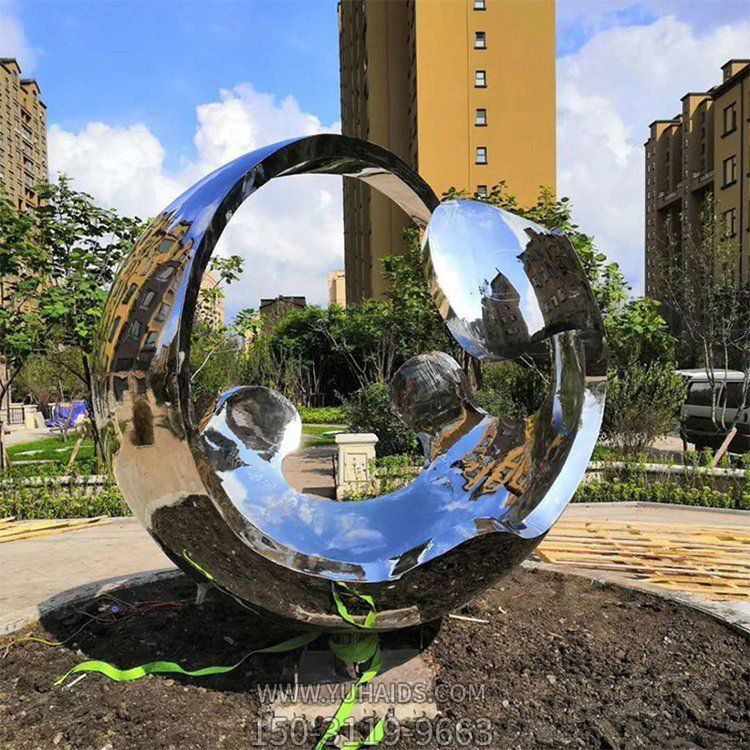 不銹鋼鏡面戶(hù)外園林景觀圓環(huán)雕塑