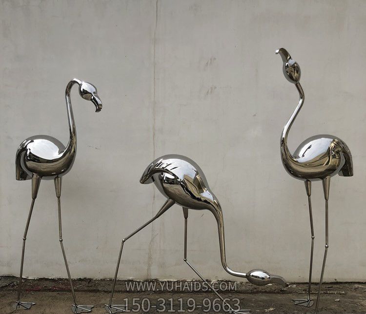 三只不銹鋼鏡面火烈鳥(niǎo)雕塑