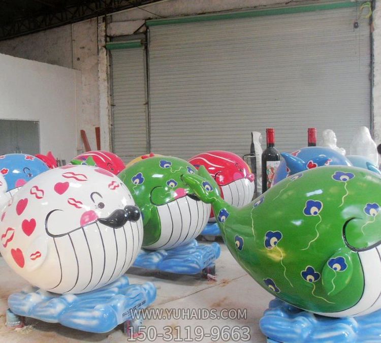 海洋公園玻璃鋼卡通彩繪創(chuàng)意可愛(ài)鯨魚(yú)雕塑