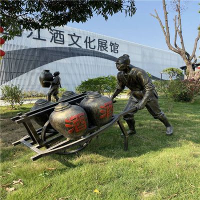 酒文化玻璃鋼仿銅推酒缸民俗人物雕塑酒廠展示宣傳擺件
