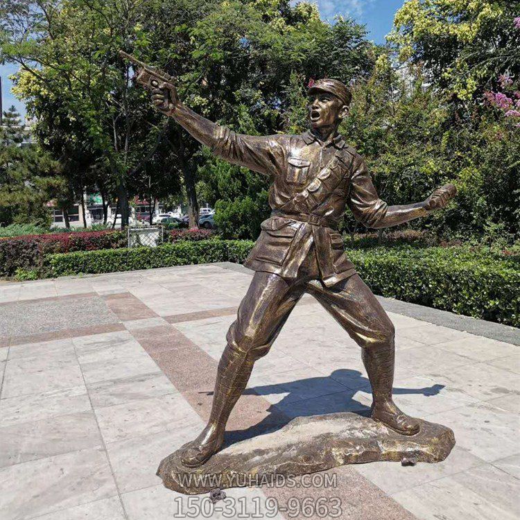 打仗的八路軍戰(zhàn)士，玻璃鋼仿銅人物像雕塑