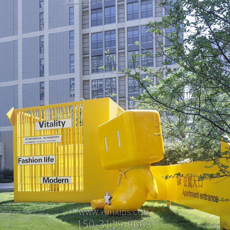 小區(qū)IP雕塑，玻璃鋼，黃色卡通形象