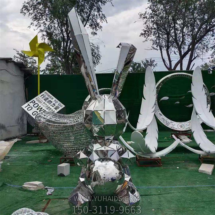 不銹鋼兔子，塊面抽象兔子雕塑