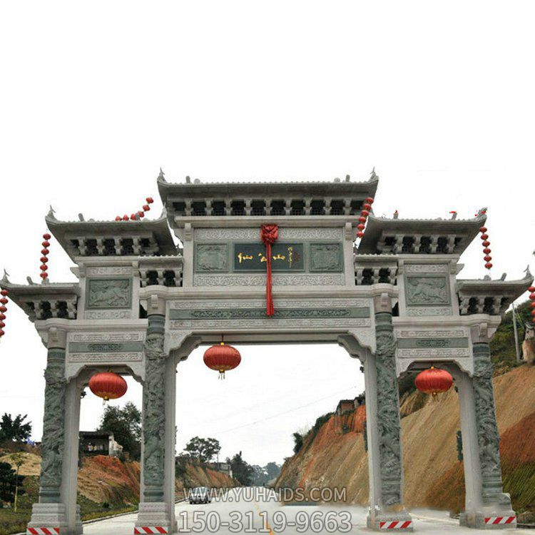 景區(qū)道口擺放青石雕刻仿古建筑三門(mén)五樓石雕牌坊雕塑