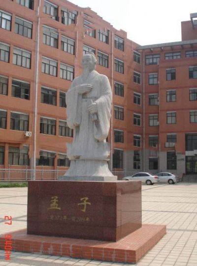 大學(xué)校園擺放大理石古代儒家學(xué)派代表人物孟子石雕