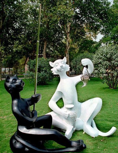 玻璃鋼抽象大貓咪，黑白兩色釣魚貓咪