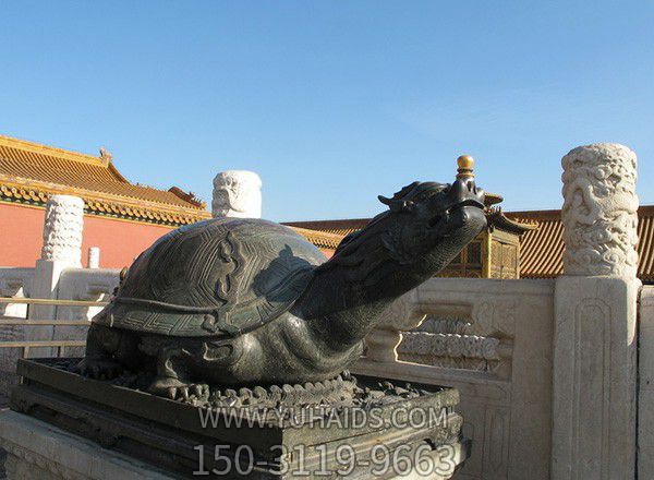 景區(qū)擺放的黑色的玻璃鋼創(chuàng)意龍龜?shù)袼?>
                                <h2>景區(qū)擺放的黑色的玻璃鋼創(chuàng)意龍龜?shù)袼?參數(shù)說明</h2>
                                                                        <table>
                                      <tr>
                                        <th>產(chǎn)品標(biāo)題</th>
                                        <td>景區(qū)擺放的黑色的玻璃鋼創(chuàng)意龍龜?shù)袼?/td>
                                      </tr>
                                      <tr>
                                        <th>發(fā)布時間</th>
                                        <td>2023-06-07 19:16</td>
                                      </tr>
                                      <tr>
                                        <th>價格</th>
                                        <td><span>電話咨詢</td>
                                      </tr>
                                                                              <tr>
                                          <th>雕刻內(nèi)容</th>
                                          <td>龍、龍龜</td>
                                        </tr>
                                                                              <tr>
                                          <th>制作材質(zhì)</th>
                                          <td>玻璃鋼</td>
                                        </tr>
                                                                          </table>
                                <h2>景區(qū)擺放的黑色的玻璃鋼創(chuàng)意龍龜?shù)袼?詳細(xì)說明</h2>
                                <p>玉海雕塑是一家綜合性的雕塑公司，擁有多款景區(qū)擺放的黑色的玻璃鋼創(chuàng)意龍龜?shù)袼苣Ｐ?，可加工定制多種景區(qū)擺放的黑色的玻璃鋼創(chuàng)意龍龜?shù)袼埽С植馁|(zhì)、樣式、風(fēng)格、尺寸大小等方面的調(diào)整修改定制。我們所加工制作的景區(qū)擺放的黑色的玻璃鋼創(chuàng)意龍龜?shù)袼苜|(zhì)優(yōu)價廉，遍布全國多個省市地區(qū)，想要了解更多案例圖片，請電話或微信咨詢。材質(zhì)、大小、樣式等都可以按需定制，還可根據(jù)您提供給的景區(qū)擺放的黑色的玻璃鋼創(chuàng)意龍龜?shù)袼軜訄D進(jìn)行制作！如有相關(guān)需求，歡迎致電（微信同號）：<span>150-3119-9663</span></p>
                                                                <div   class=