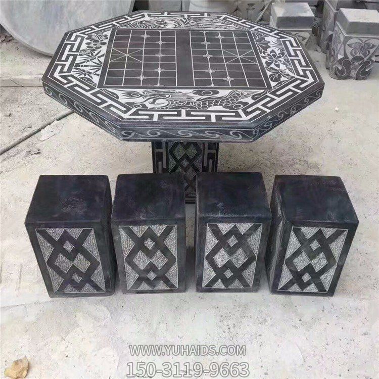公園擺放青石雕刻下象棋棋盤石桌方凳雕塑