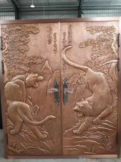 “叱咤風(fēng)云”、“虎嘯龍吟”裝飾浮雕銅壁畫(huà)