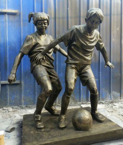 校園玻璃鋼打籃球兒童人物像體育場運(yùn)動(dòng)主題雕塑