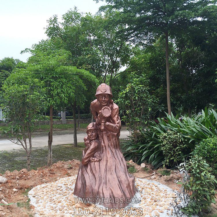 消防主題人物雕塑，呲水槍救火雕塑