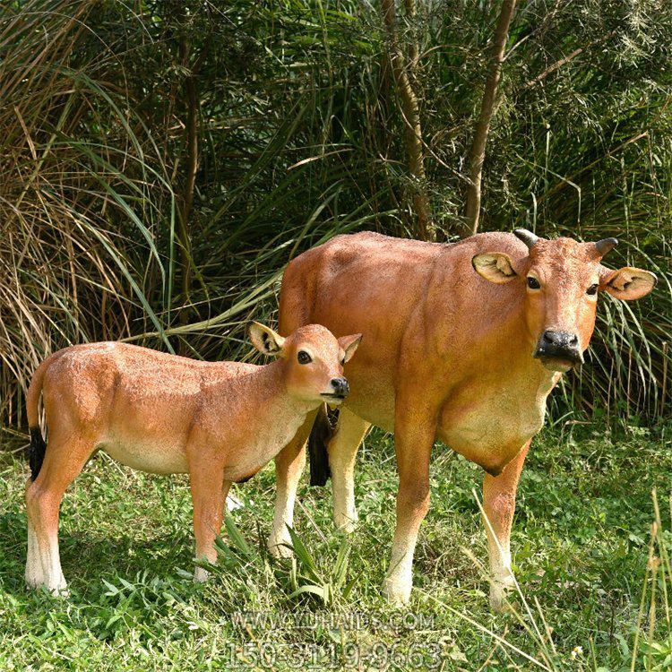 玻璃鋼仿真牛雕塑，大牛和小牛