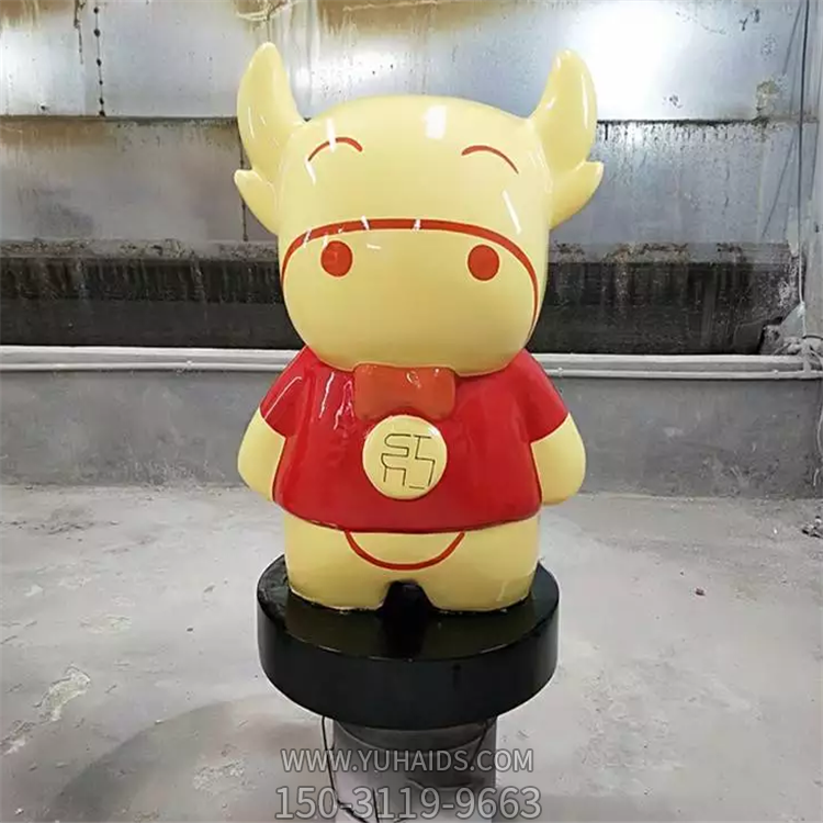 卡通小牛犢，玻璃鋼商場美陳動物擺件雕塑