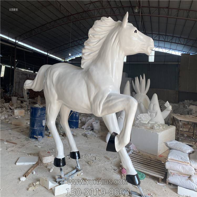 戶(hù)外園林玻璃鋼動(dòng)物馬雕塑