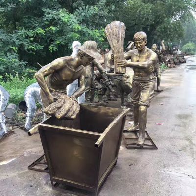 打麥子，民俗生活勞動人物雕塑