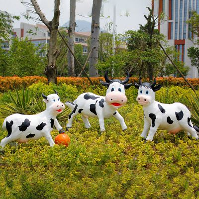 廣場(chǎng)三只玩耍的玻璃鋼牛雕塑