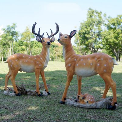 戶外大型仿真動(dòng)物景觀玻璃鋼鹿雕塑
