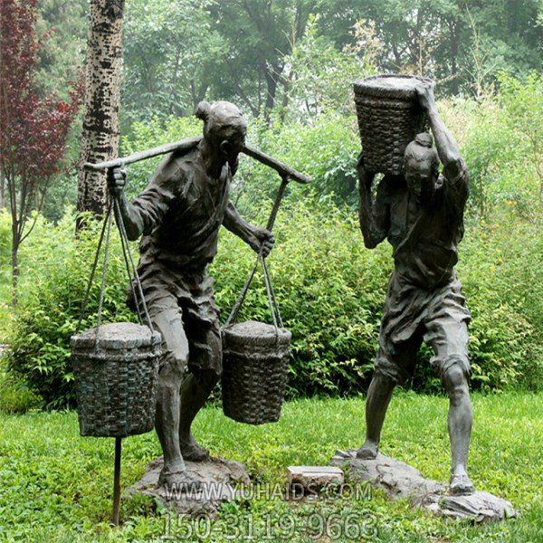 仿銅戶(hù)外園林景觀挑擔(dān)子的人物雕塑