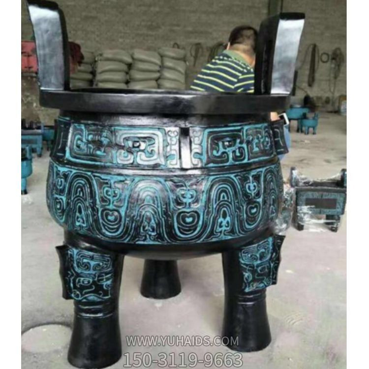 純銅鼎寺院戶(hù)外擺放圓形三足雙耳香爐頂?shù)袼?>
                                <h2>純銅鼎寺院戶(hù)外擺放圓形三足雙耳香爐頂?shù)袼?參數(shù)說(shuō)明</h2>
                                                                        <table>
                                      <tr>
                                        <th>產(chǎn)品標(biāo)題</th>
                                        <td>純銅鼎寺院戶(hù)外擺放圓形三足雙耳香爐頂?shù)袼?/td>
                                      </tr>
                                      <tr>
                                        <th>發(fā)布時(shí)間</th>
                                        <td>2023-06-08 12:42</td>
                                      </tr>
                                      <tr>
                                        <th>價(jià)格</th>
                                        <td><span>電話(huà)咨詢(xún)</td>
                                      </tr>
                                                                              <tr>
                                          <th>雕刻內(nèi)容</th>
                                          <td>鼎、香爐</td>
                                        </tr>
                                                                          </table>
                                <h2>純銅鼎寺院戶(hù)外擺放圓形三足雙耳香爐頂?shù)袼?詳細(xì)說(shuō)明</h2>
                                <p>玉海雕塑是一家綜合性的雕塑公司，擁有多款純銅鼎寺院戶(hù)外擺放圓形三足雙耳香爐頂?shù)袼苣Ｐ?，可加工定制多種純銅鼎寺院戶(hù)外擺放圓形三足雙耳香爐頂?shù)袼埽С植馁|(zhì)、樣式、風(fēng)格、尺寸大小等方面的調(diào)整修改定制。我們所加工制作的純銅鼎寺院戶(hù)外擺放圓形三足雙耳香爐頂?shù)袼苜|(zhì)優(yōu)價(jià)廉，遍布全國(guó)多個(gè)省市地區(qū)，想要了解更多案例圖片，請(qǐng)電話(huà)或微信咨詢(xún)。材質(zhì)、大小、樣式等都可以按需定制，還可根據(jù)您提供給的純銅鼎寺院戶(hù)外擺放圓形三足雙耳香爐頂?shù)袼軜訄D進(jìn)行制作！如有相關(guān)需求，歡迎致電（微信同號(hào)）：<span>150-3119-9663</span></p>
                                                                <div   class=