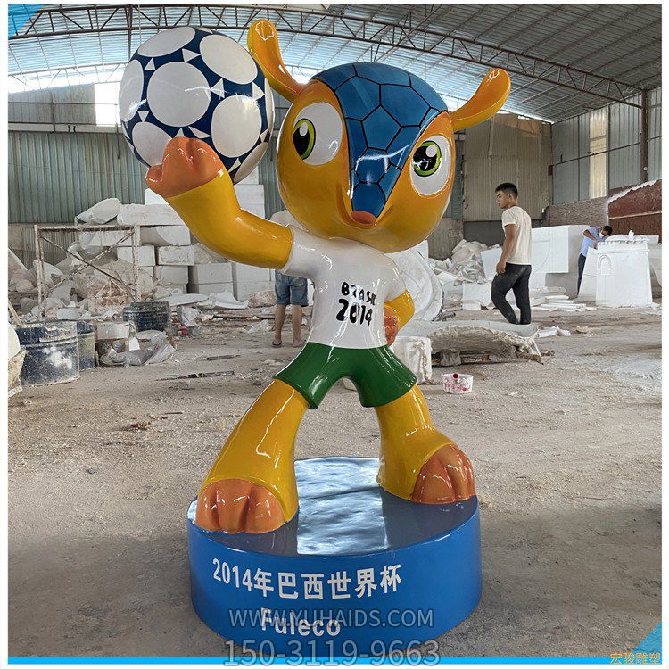 玻璃鋼卡通公仔，足球主題雕塑