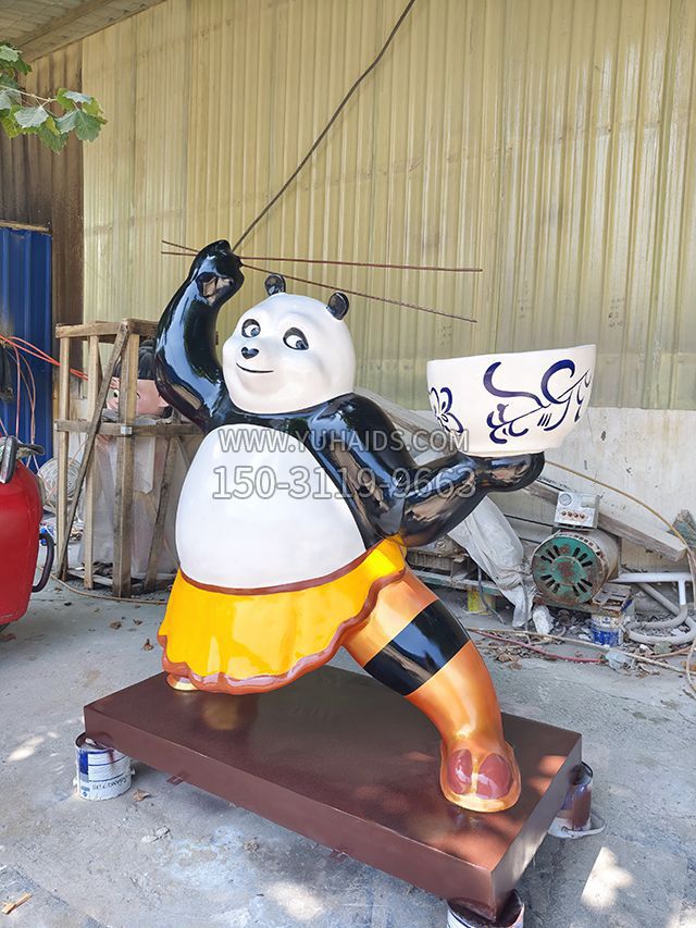 吃面的熊貓玻璃鋼門店ip形象雕塑