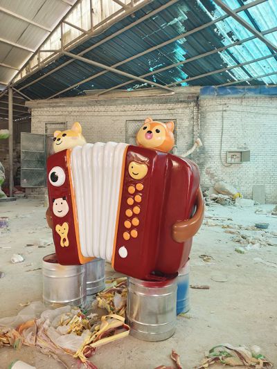 玻璃鋼卡通手風(fēng)琴雕塑