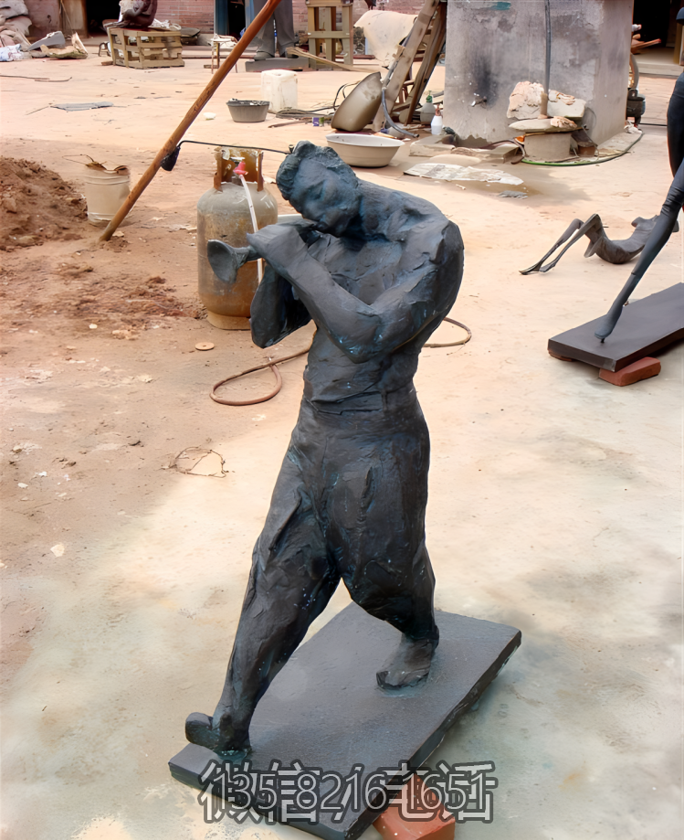 城市景觀吹嗩吶的人物銅雕塑