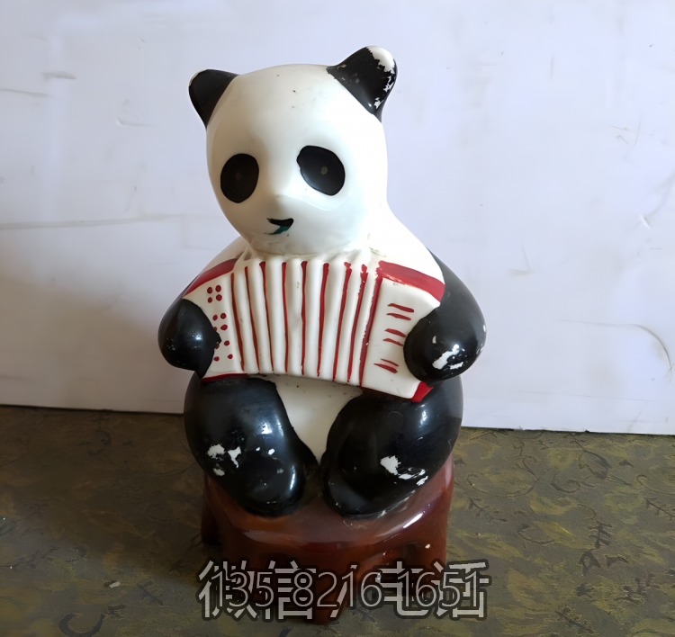 美陳裝飾擺件玻璃鋼卡通拉手風(fēng)琴的熊貓雕塑 美陳裝飾擺件玻璃鋼卡通拉手風(fēng)琴的熊貓雕塑