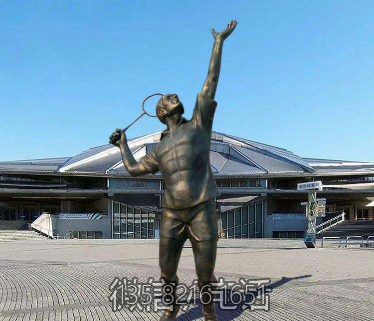 城市廣場景觀玻璃鋼仿銅打羽毛球的運動員雕塑