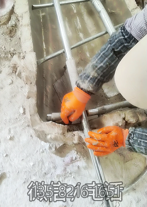 2、內(nèi)置龍骨