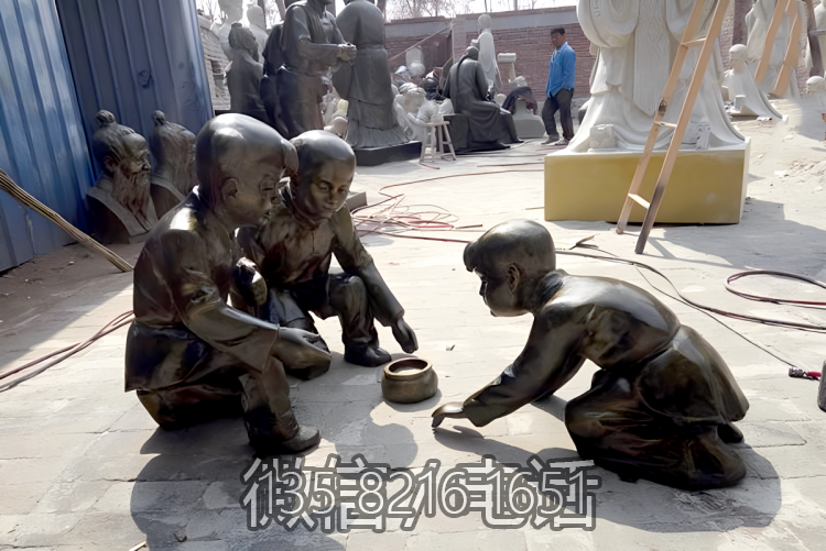 童趣景觀擺件戶外玻璃鋼仿銅斗蛐蛐的兒童雕塑