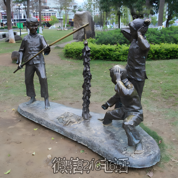 公園擺件童趣景觀玻璃鋼仿銅放鞭炮的人物雕塑