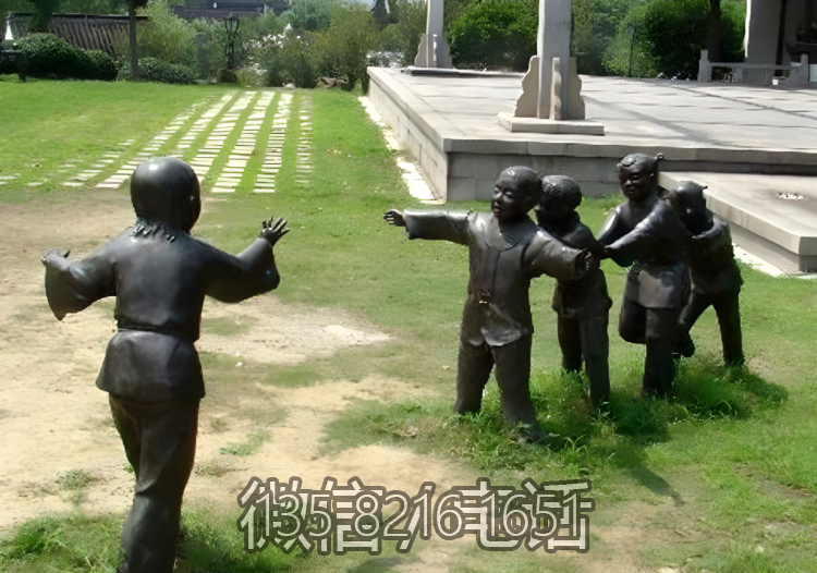 童趣擺件戶外草地銅雕景觀人物老鷹抓小雞雕塑