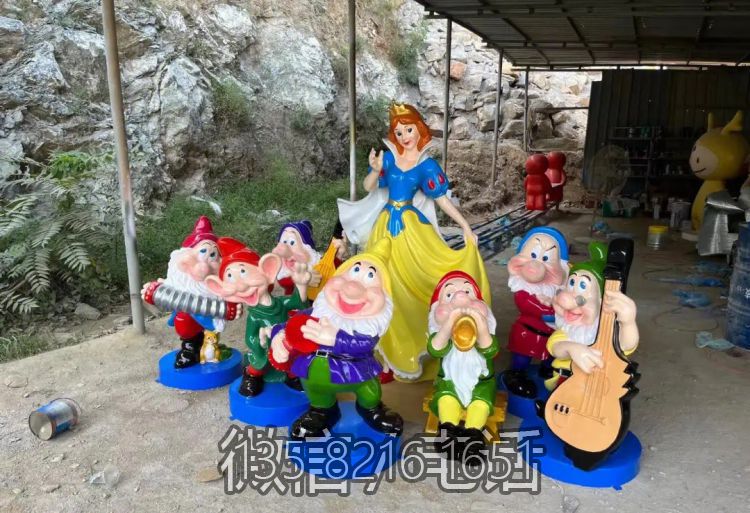 游樂場玻璃鋼卡通彩繪白雪公主和七個小矮人雕塑擺件