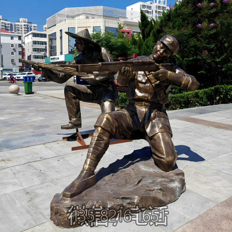 玻璃鋼射擊的八路軍戰(zhàn)士雕塑