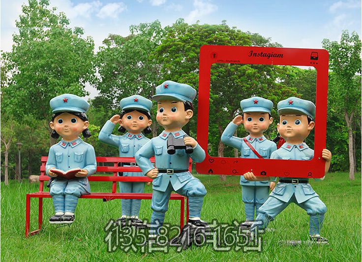 拍照打卡玻璃鋼卡通八路軍戰(zhàn)士雕塑