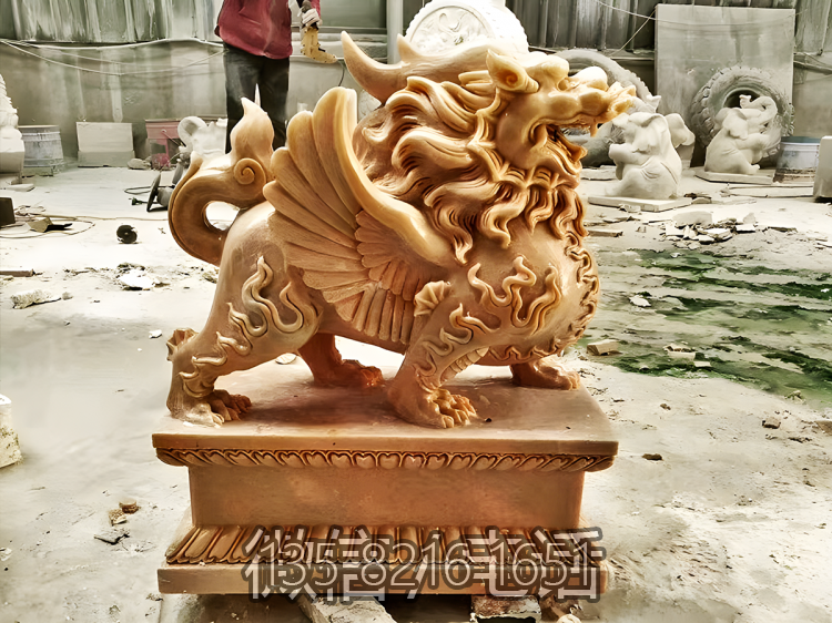 晚霞紅石雕創(chuàng)意景觀擺件大型鎮(zhèn)宅招財庭院別墅門口貔貅雕塑