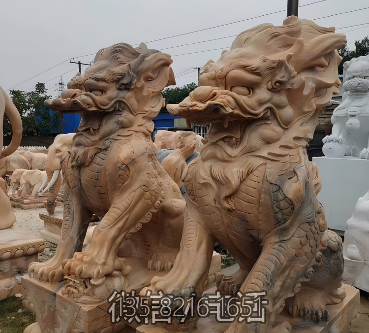 酒店大型景觀黃蠟石石雕招財神獸麒麟雕塑