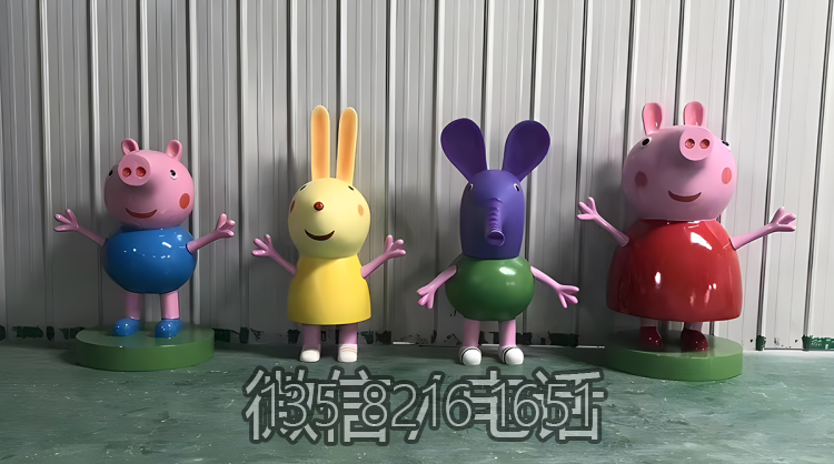 游樂(lè)園美陳裝飾擺件玻璃鋼卡通動(dòng)物小豬佩奇雕塑