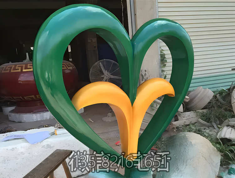 “發(fā)芽”玻璃鋼愛(ài)心造型雕塑