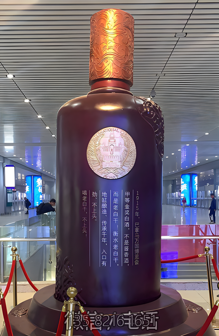 玻璃鋼仿真酒瓶，企業(yè)展廳美陳雕塑