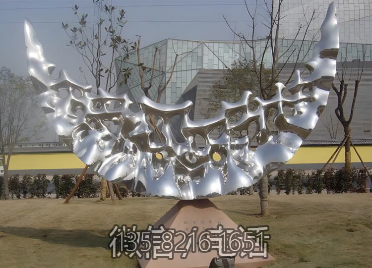 月亮雕塑-公園草坪個性不銹鋼鏤空月亮雕塑