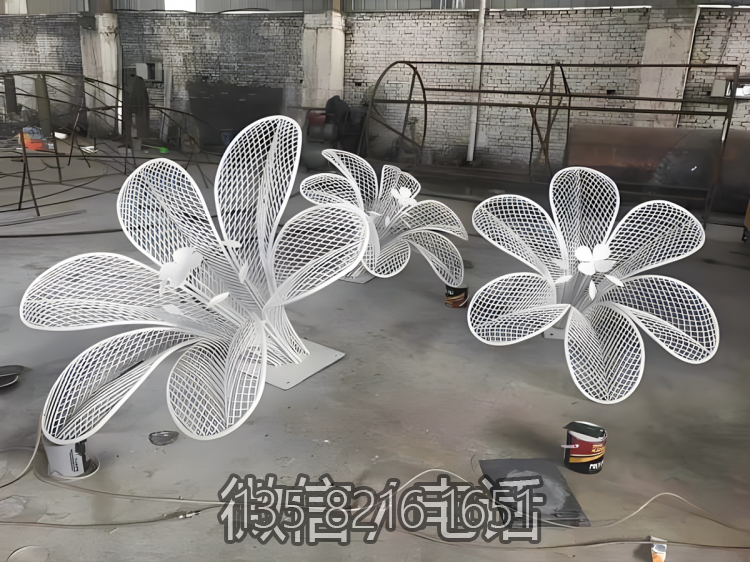 鏤空牽?；ú讳P鋼編織雕塑